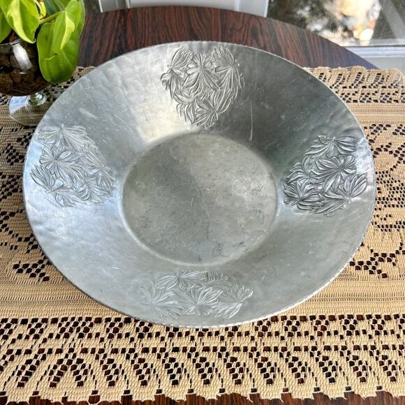 Vintage Everlast 7005 Aluminum Bowl Hand Forged Floral Etched - Picture 1 of 11